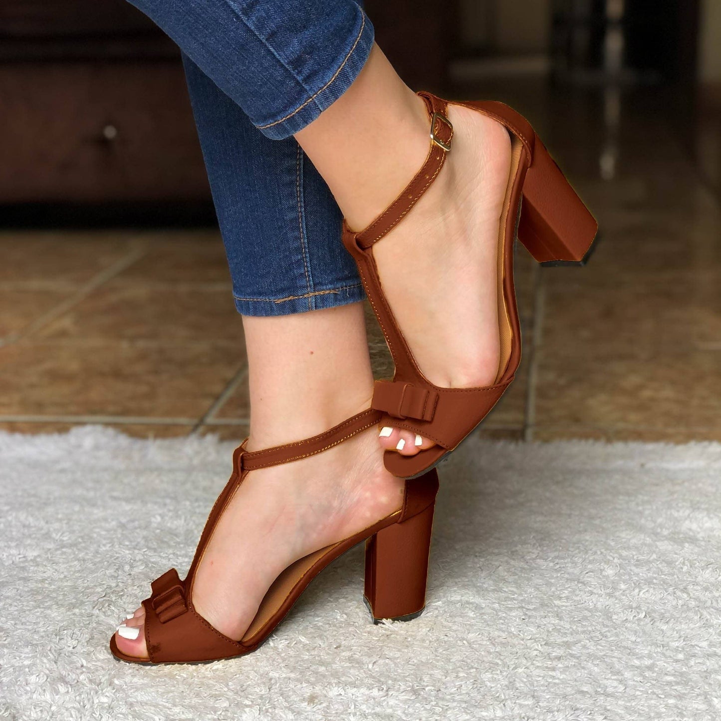 Sandalia De Tacon Cuadrado Unida Con Una Faja En Medio Cafe / 35 Normal Zapatos Medianos