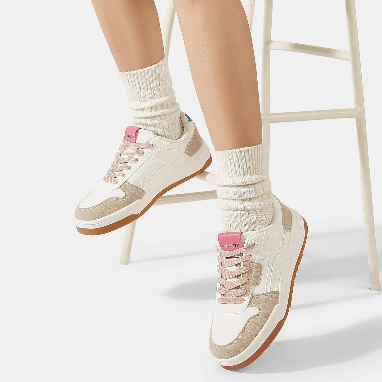 Sneaker Roma: Retro Vibe & Toque Pink
