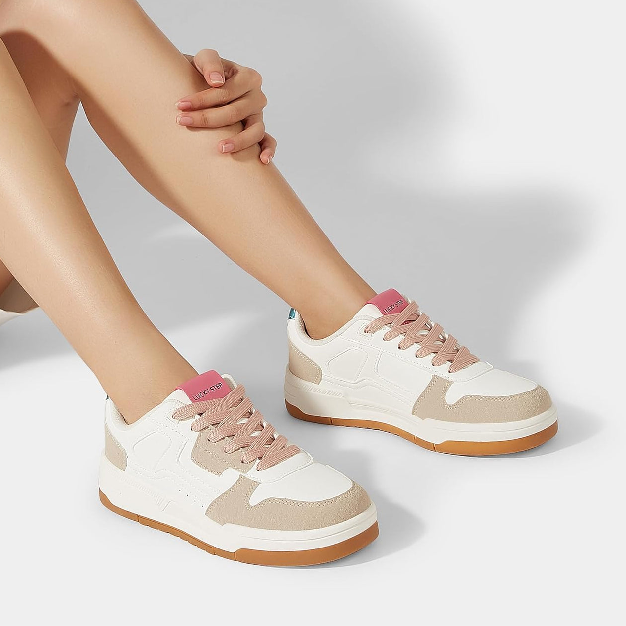 Sneaker Roma: Retro Vibe & Toque Pink