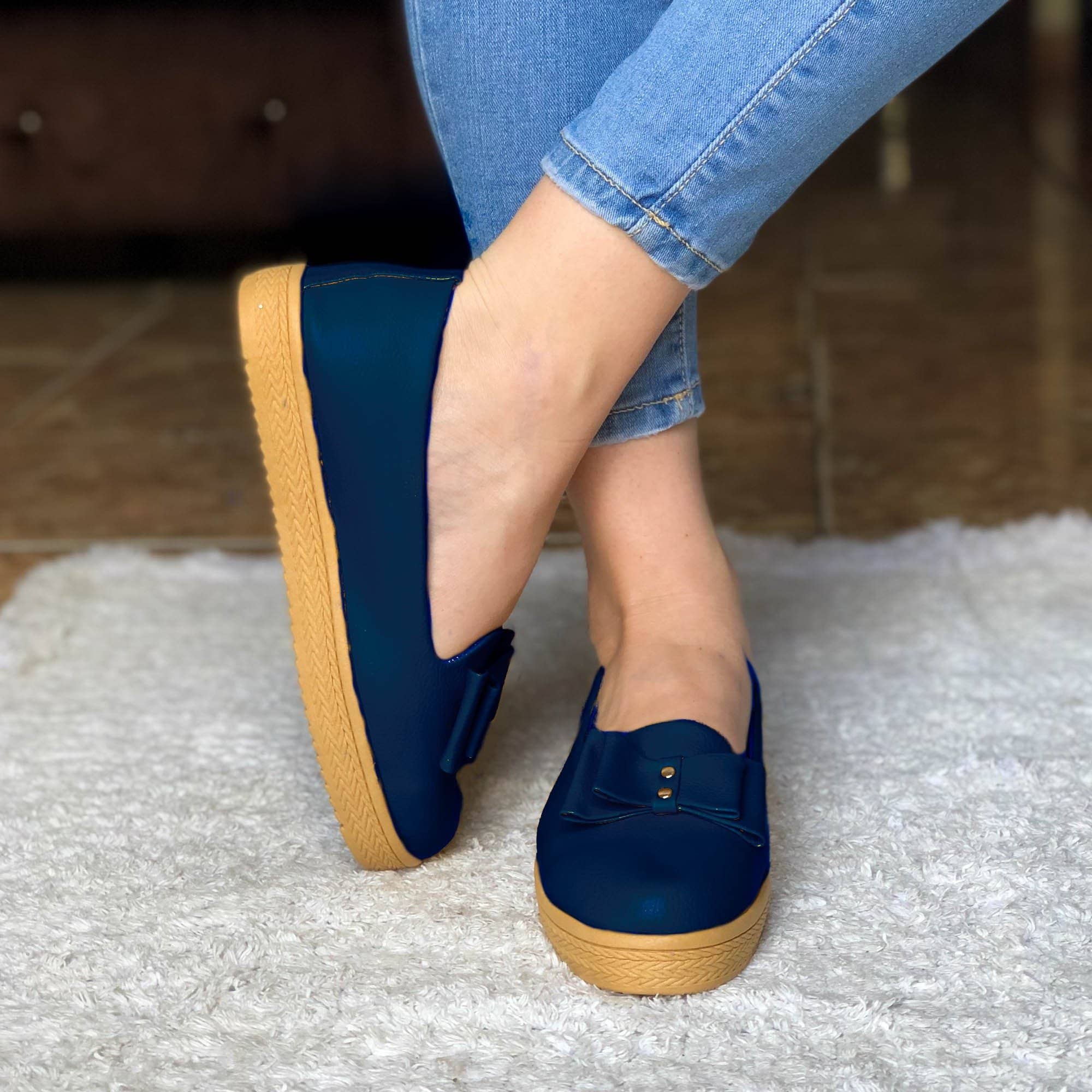 Zapato Cerrado Con Un Chongo Enfrente Suela Beige Azul / 35 Normal Zapatos Bajitos