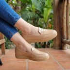 Mocasín Classic Daily: Charol Premium con Suela Confort (El Best Seller) Beige / 35 / Estándar Zapatos bajitos