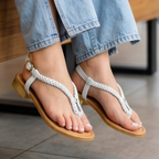 Elegante Sandalia Trenzada. Comodidad a Cada Paso