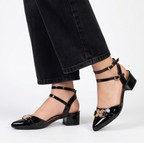 Encanto y Confort: Zapatos de Charol en Tacón Bajo y Diseño Sofisticado