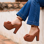 Tacones altos con chongo