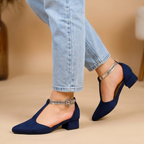Sutileza y Carácter: Zapatos con Tacón Bajo y Correa Elegante