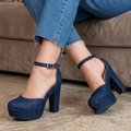 Zapatos cerrados hecho con tela de jean