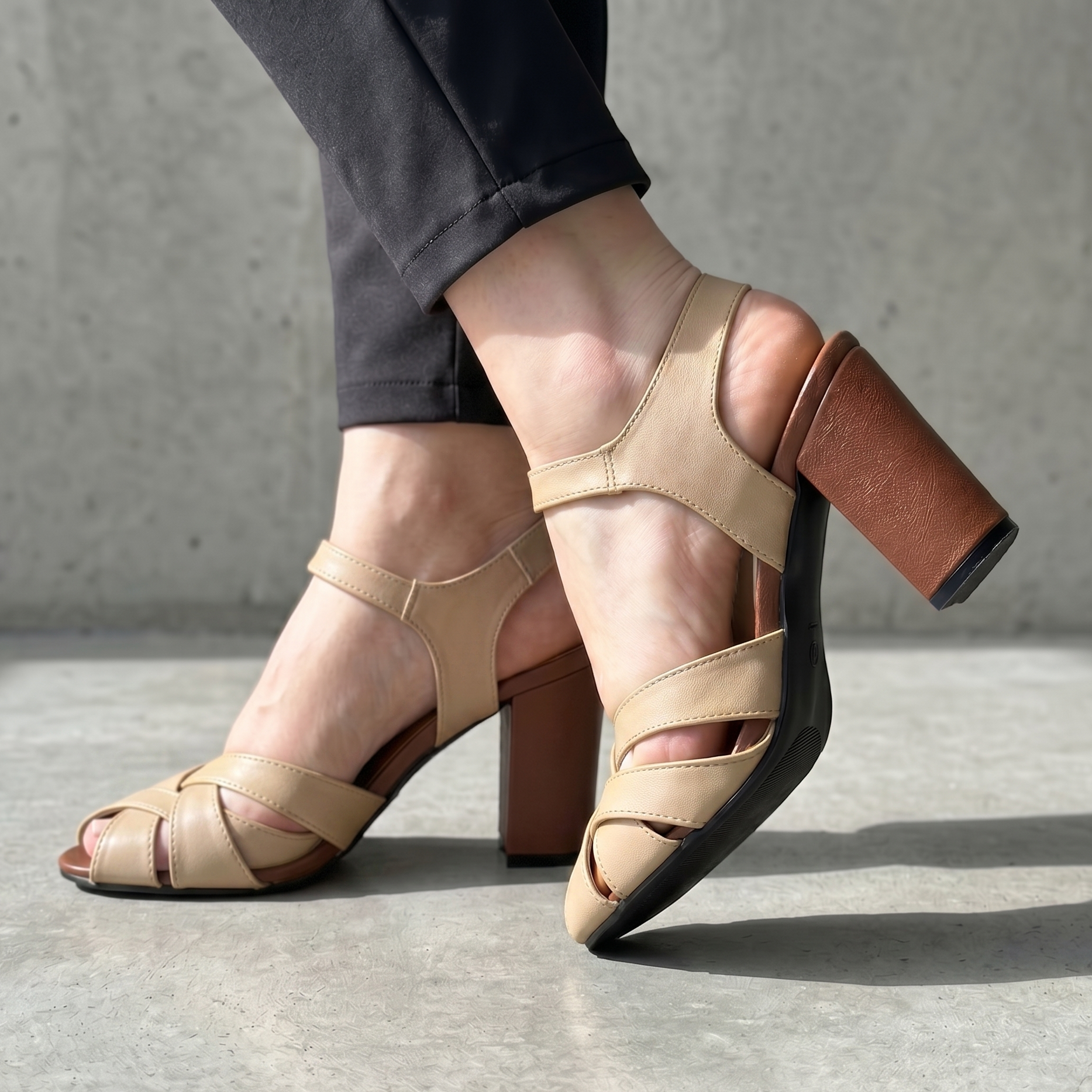 Sandalias de Tacón con Correas Cruzadas