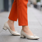 Zapatos con Tacón Bajo y Detalle de Nudo Delicado