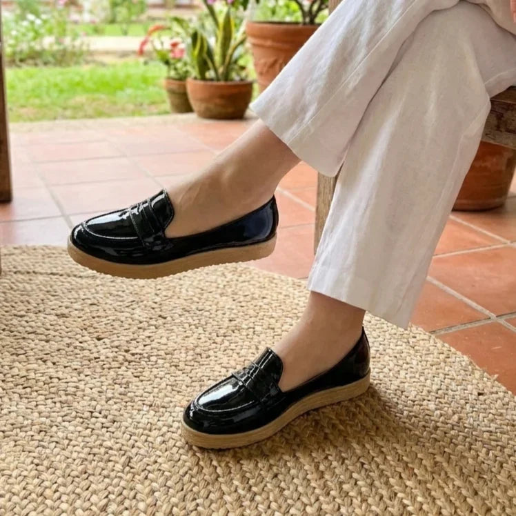 Mocasín Classic Daily: Charol Premium con Suela Confort (El Best Seller)