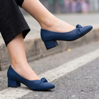 Zapatos con Tacón Bajo y Detalle de Nudo Delicado