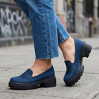 Zapato cerrado en tela de jean, innovador estilo mocasin, con suela negra