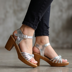 Sandalias Destello Elegantes en Charol Espejo