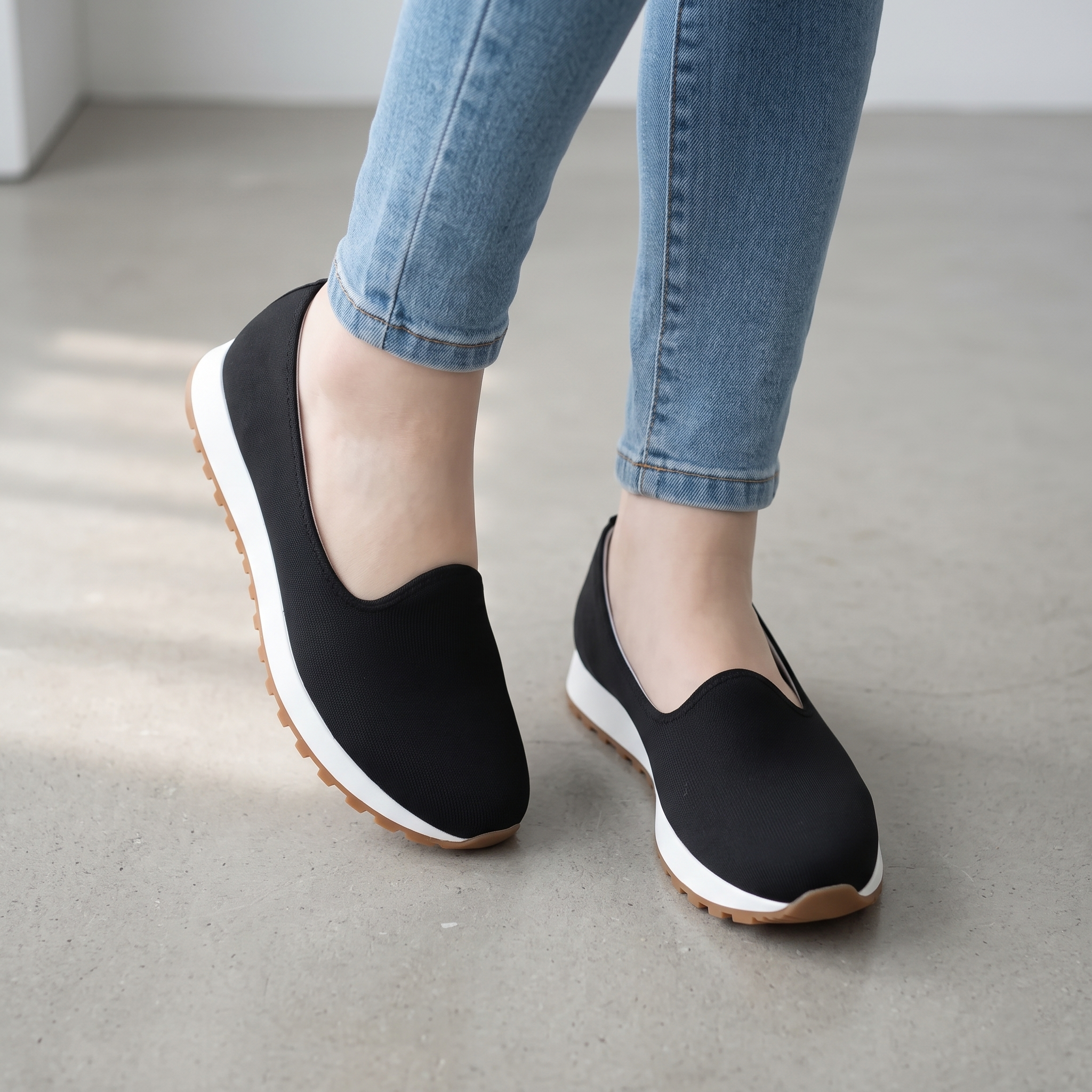 Zapatillas de Gamuza Premium "Elegancia Casual": Estilo y Comodidad para la Mujer Moderna