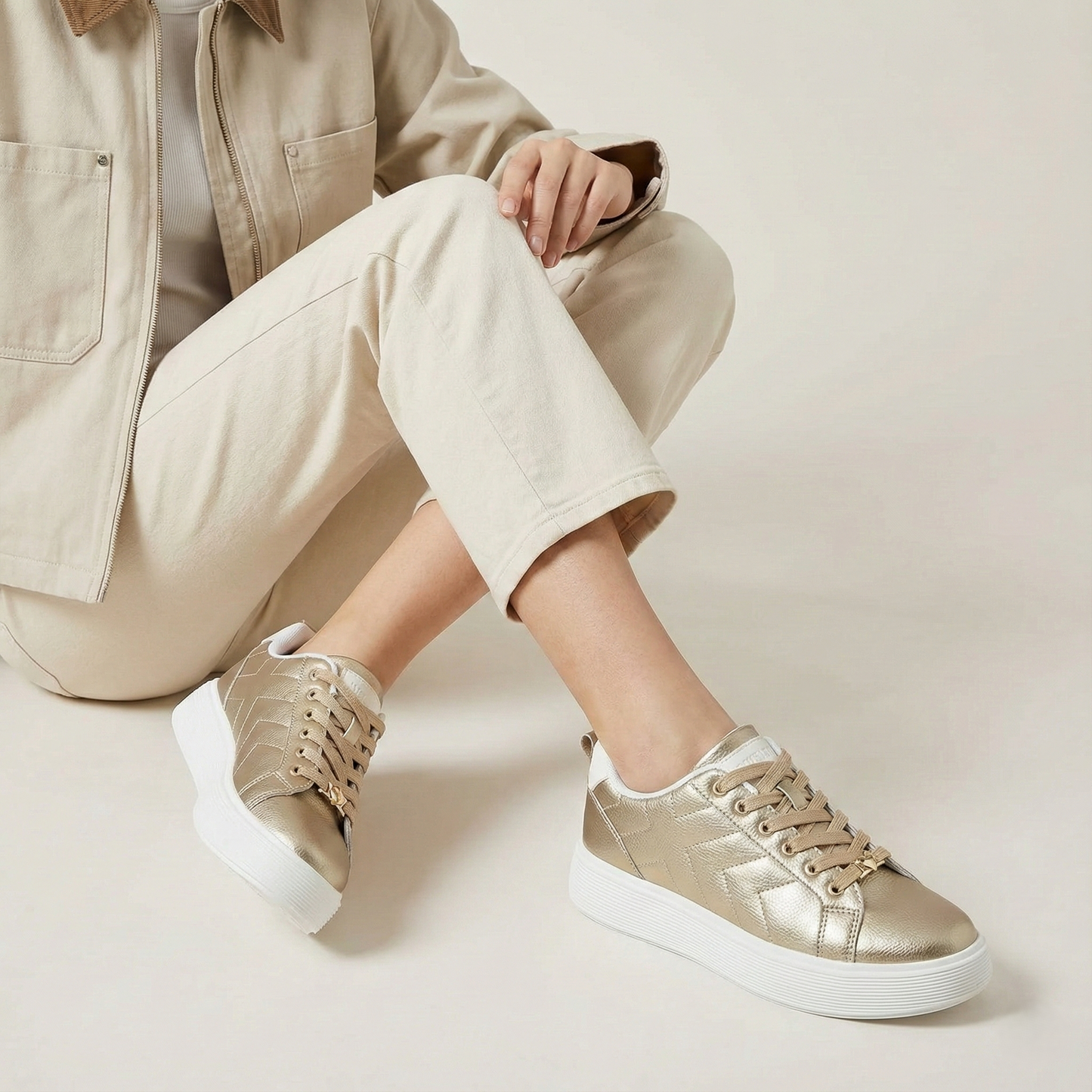 Sneaker Galaxy: Plataforma Chunky & Acabado Metálico