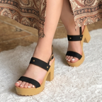 Cómodas sandalias de tacón, no tan altas, suela color crema