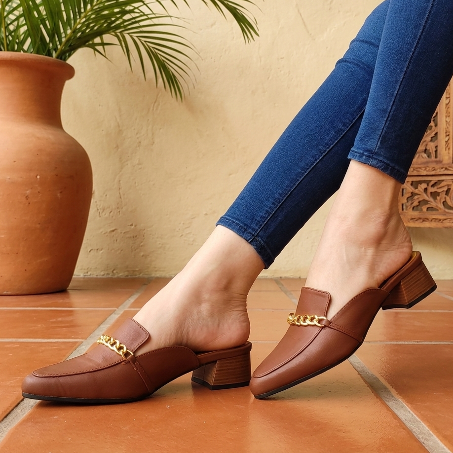 Mocasin hermoso y elegante