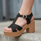 Bellos tacones hechos cuerina, con suela beige