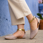 Elegantes Flats semi abierta con Faja Ajustable en color Dorado.