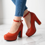 Calzado para dama de cuerina, estilo de tacon cuadrado. Estilo casual cerrado
