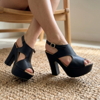 Exotico estilo, zapato con aberturas a los lados