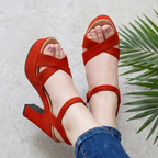 Delicado zapato, diseño de tiras delgadas, cruzadas