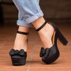 Tacones altos con chongo