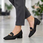Zapatos de Tacón Bajo con Detalle Metálico. Hechos de cuerina