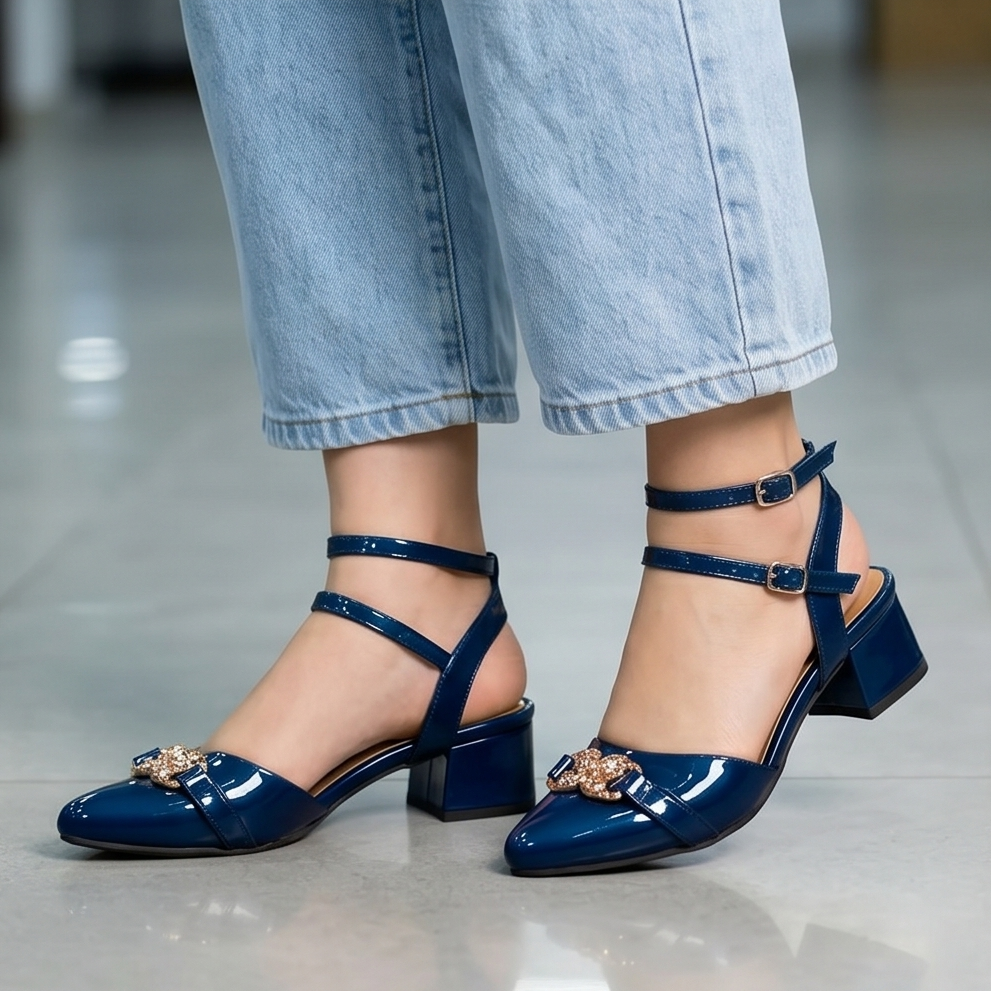 Encanto y Confort: Zapatos de Charol en Tacón Bajo y Diseño Sofisticado