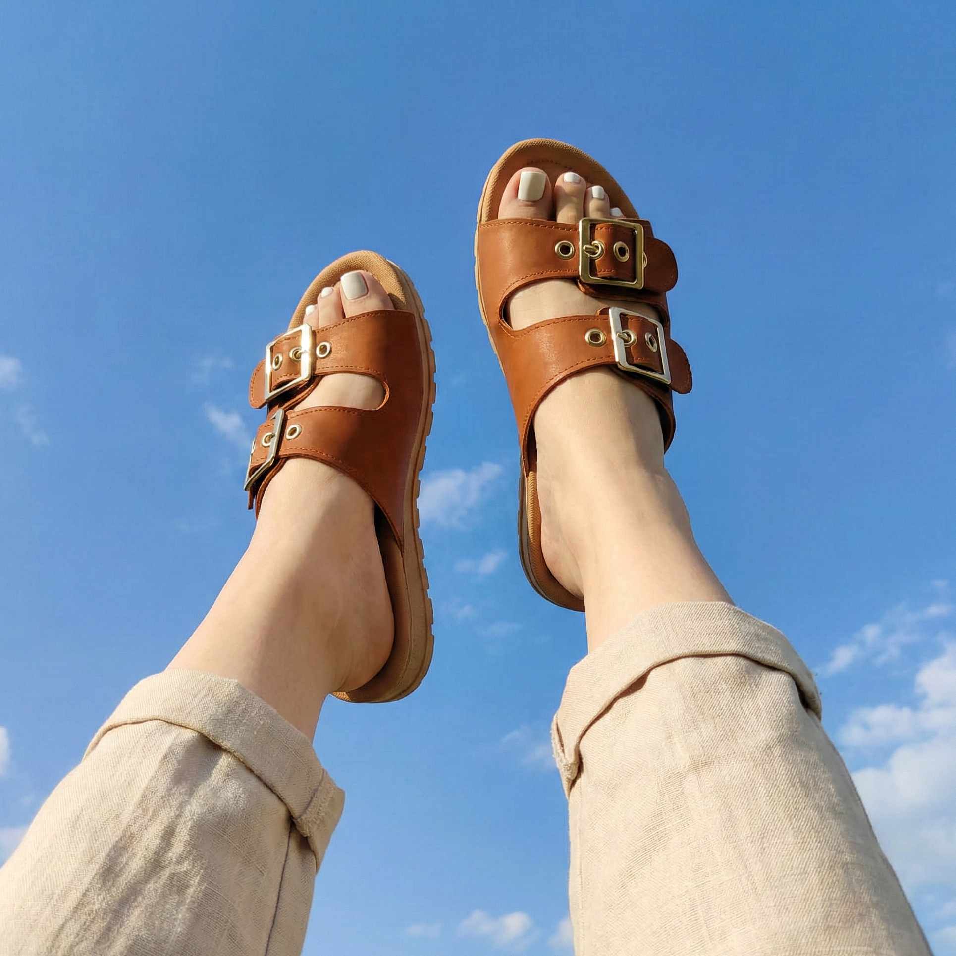 Sandalia Perfect-Fit: Innovación Hebillas Ajustable & Confort