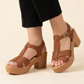 Bellos tacones hechos cuerina, con suela beige