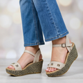 Plataforma en estilo unico, color beige
