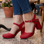Zapatos cerrados de enfrente y descubierto de los costados