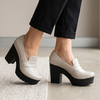 Tacón Mediano en Tonos Vibrantes. Estilo y Confort con Carácter