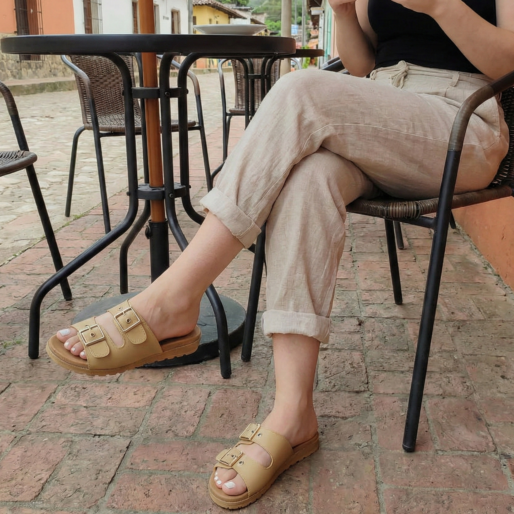 Sandalia Perfect-Fit: Innovación Hebillas Ajustable & Confort