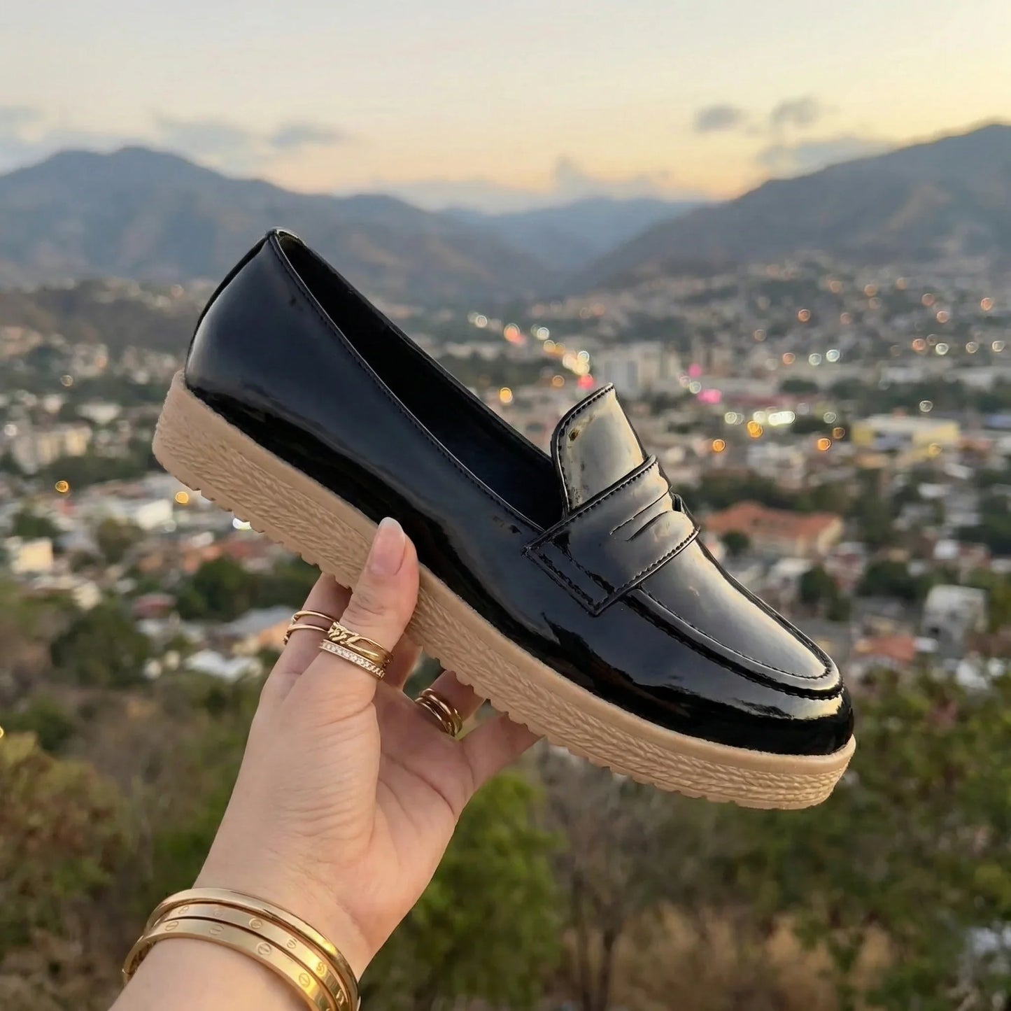 Mocasín Classic Daily: Charol Premium con Suela Confort (El Best Seller)