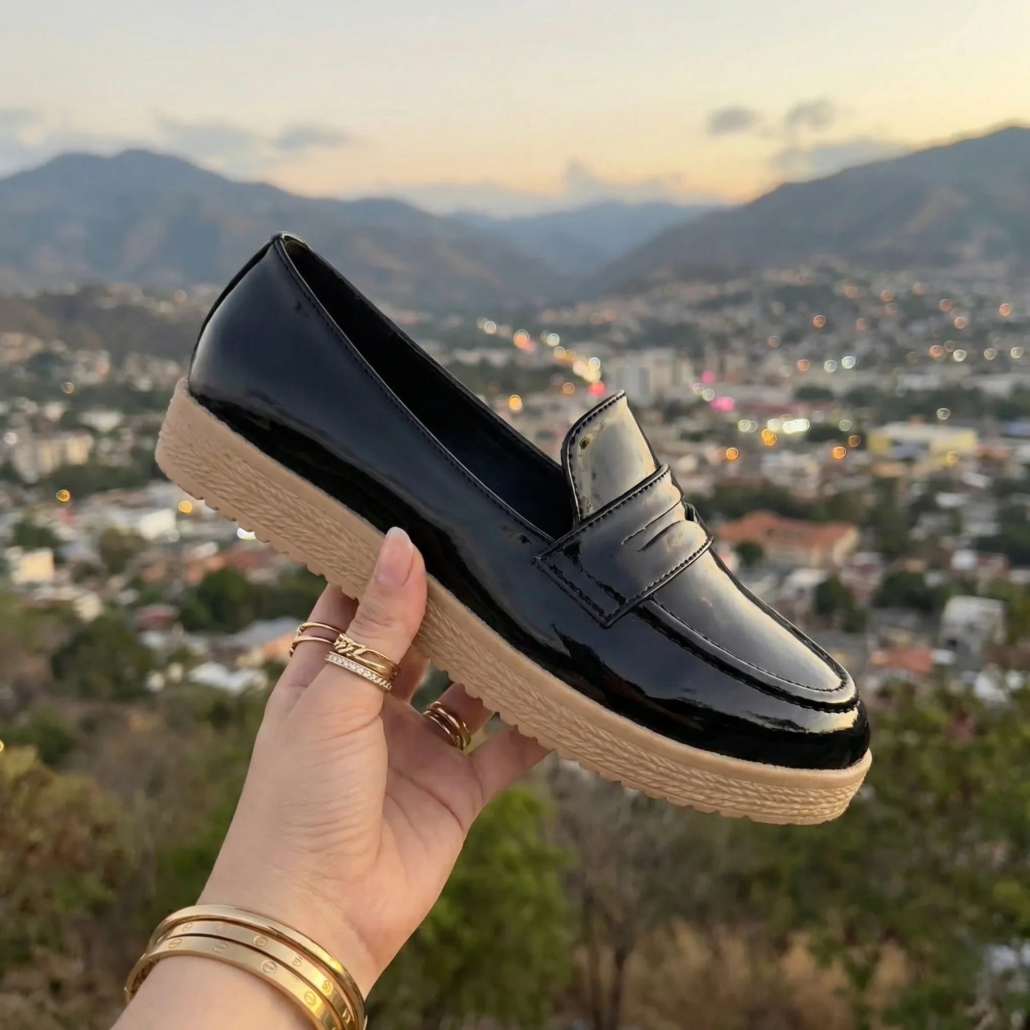 Mocasín Classic Daily: Charol Premium con Suela Confort (El Best Seller)