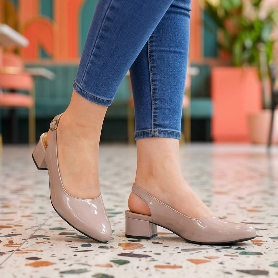 Zapatos con Tacón Bajo para un Look Impecable. Fabricados completamente en Charol