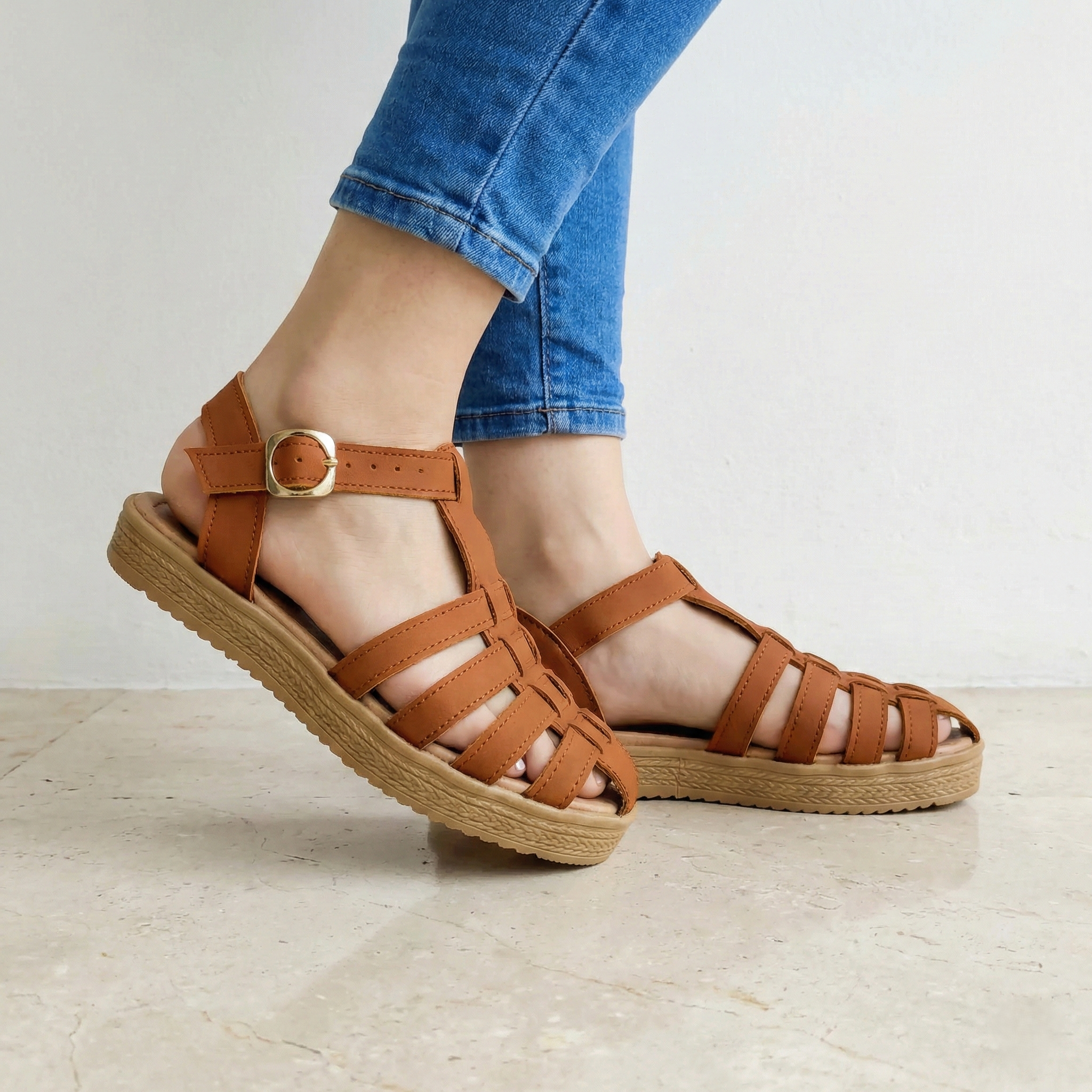 Sandalia Cerrada Trenzada: Suela Cómoda 2.5cm