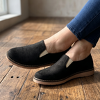 Zapato bajito con elastico hecho de gamuza. Cómodos para uso diario