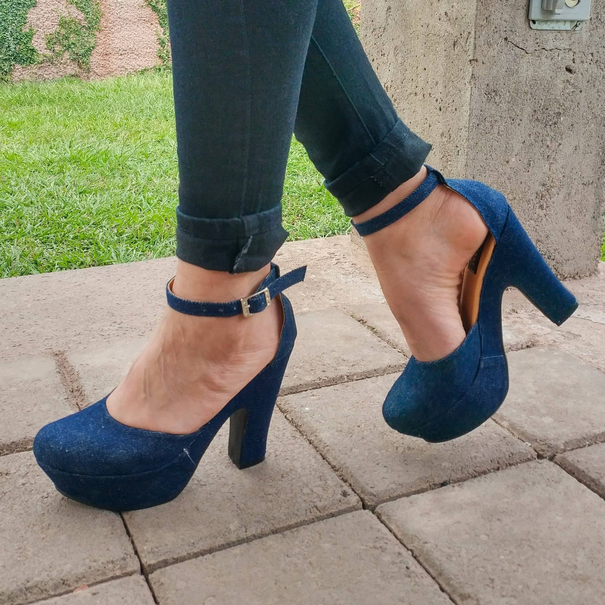 Zapatos Cerrados Hecho Con Tela De Jean Altos