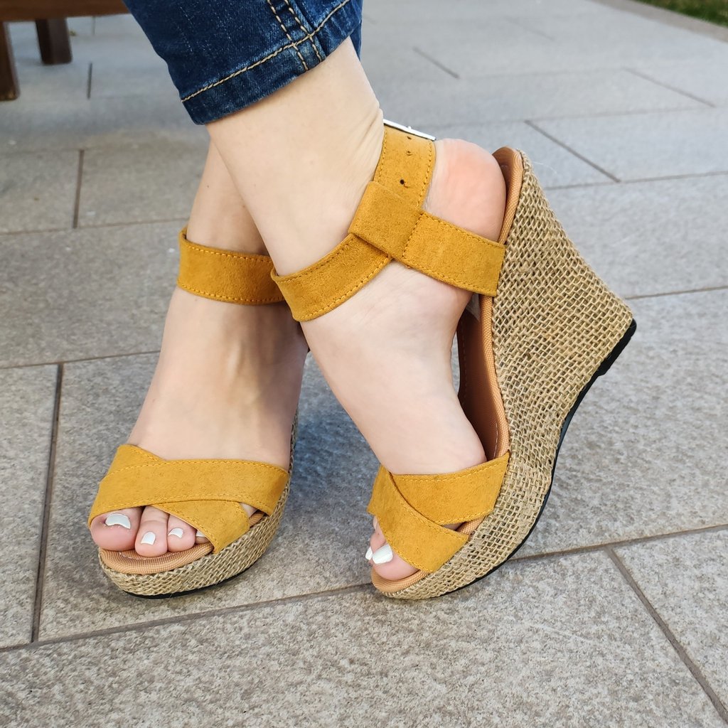 Plataforma De Gamuza Con Fajas Cruzadas Amarillo / 35 Normal Zapatos Altos