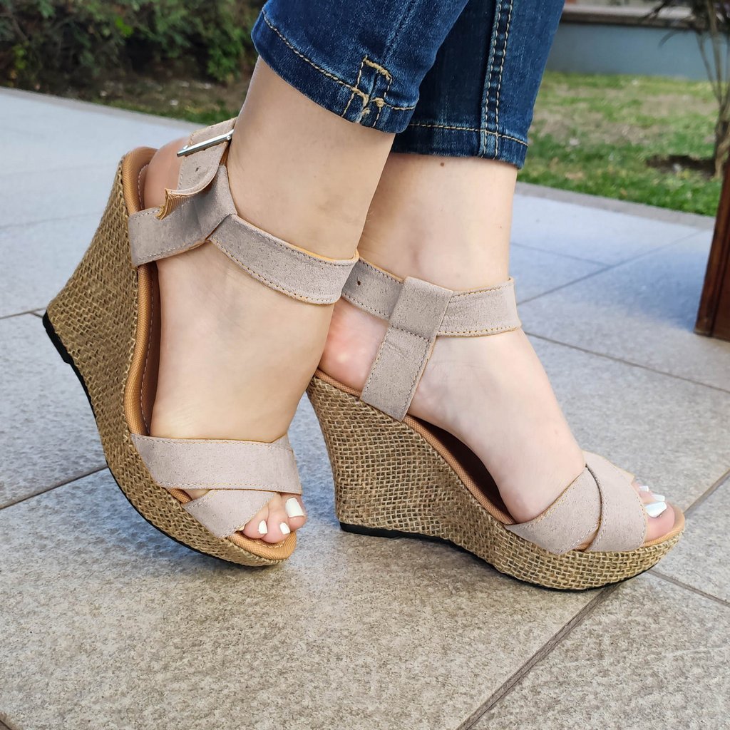 Plataforma De Gamuza Con Fajas Cruzadas Beige / 35 Normal Zapatos Altos