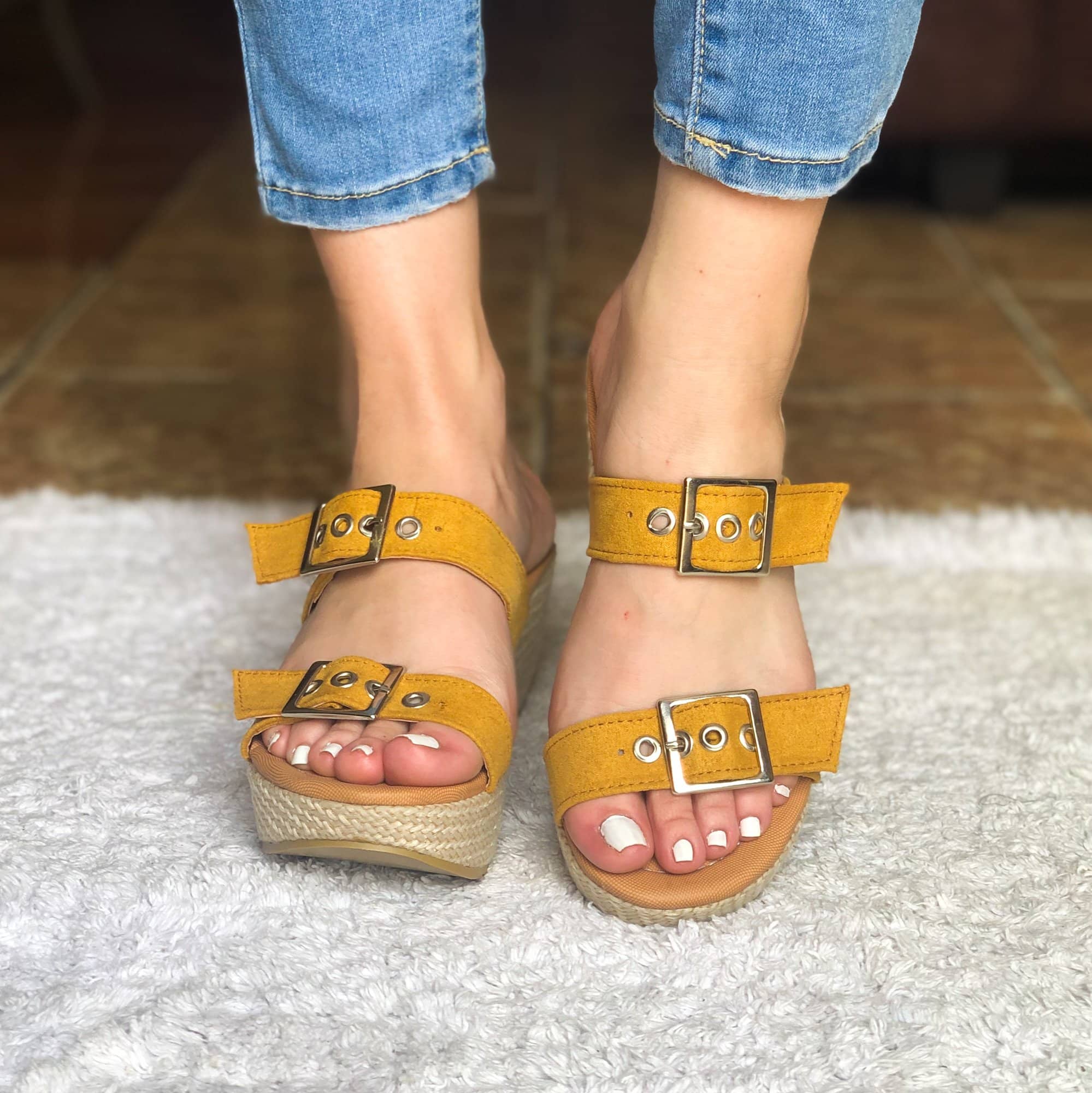 Sandalia Plataforma Mediana Ajustable De Gamuza. Elige Tu Color Favorito Amarillo / 34 Normal