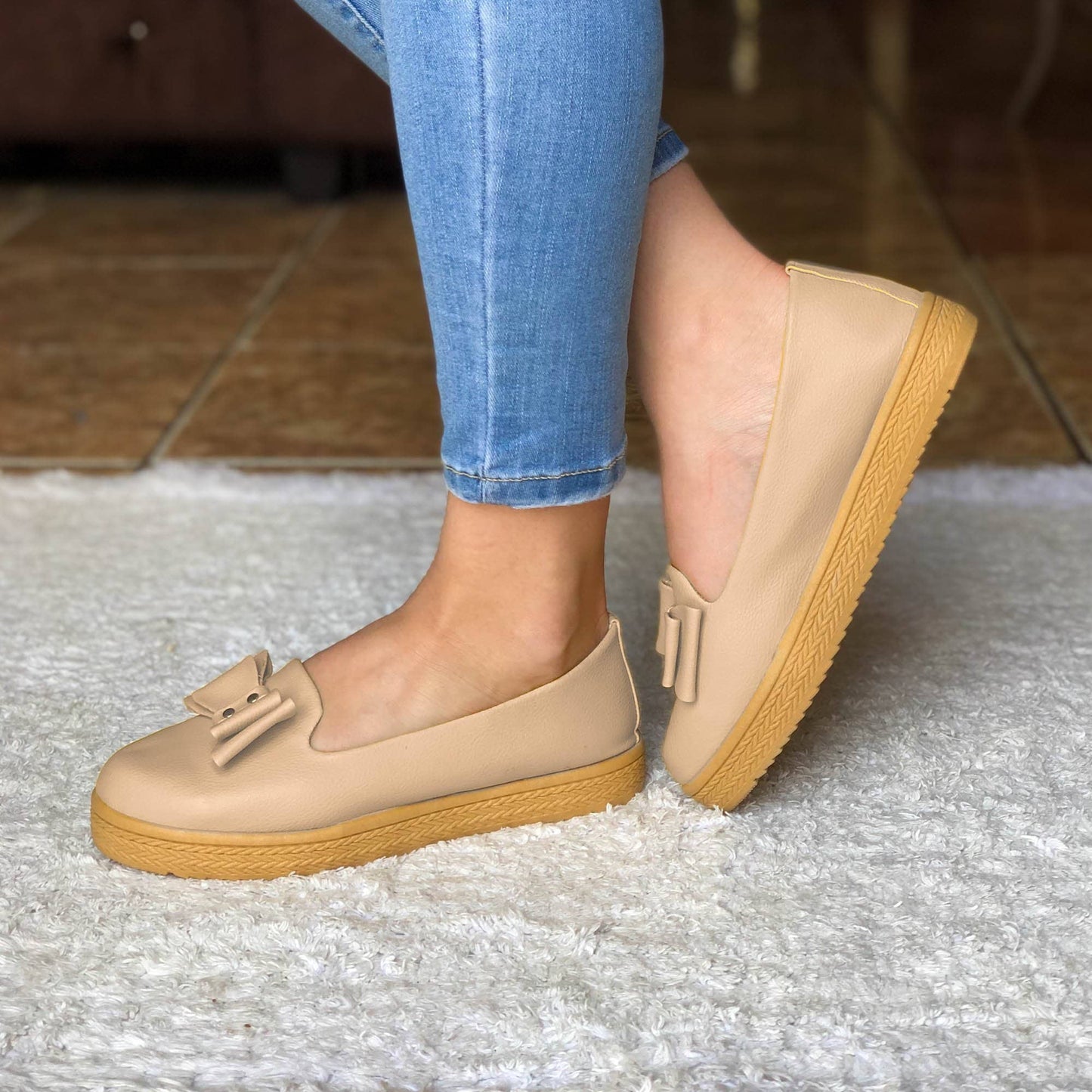 Zapato Cerrado Con Un Chongo Enfrente Suela Beige Beige / 35 Normal Zapatos Bajitos