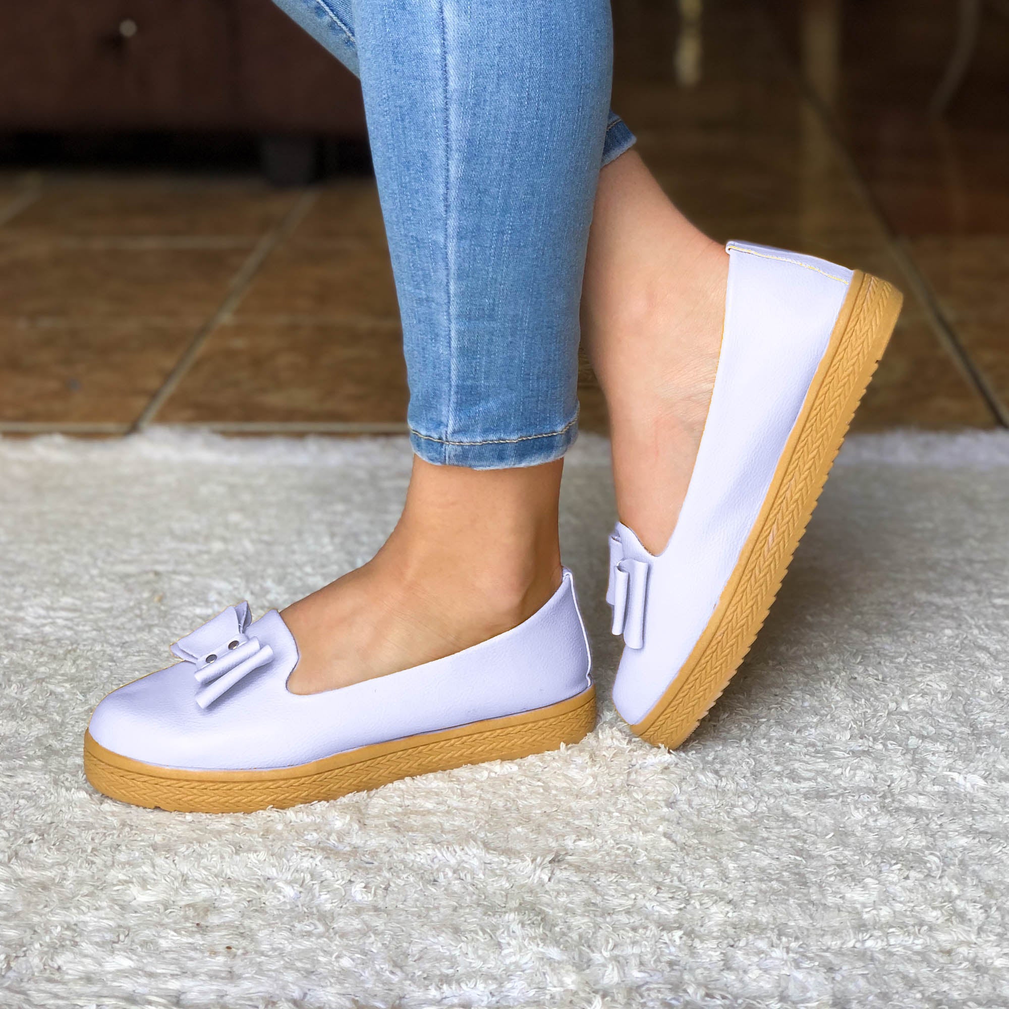 Zapato Cerrado Con Un Chongo Enfrente Suela Beige Blanco / 35 Normal Zapatos Bajitos