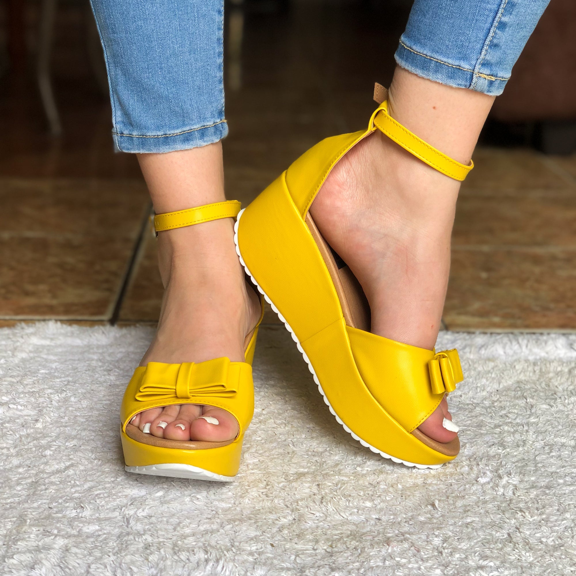 Lindas Sandalias De Plataforma Con Un Chongo Amarillo / 34 Normal Zapatos Medianos