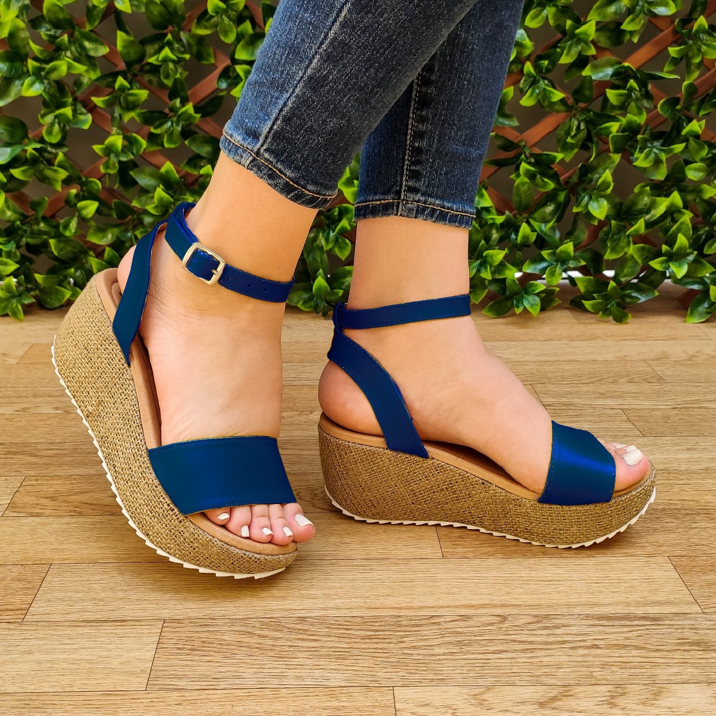 Sandalia Con Plataforma Forrada Fajas Hecha De Cuerina Gargantilla Azul / 34 Normal Zapatos Medianos