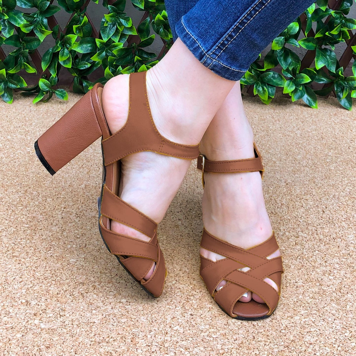 Sandalias de Tacón con Correas Cruzadas