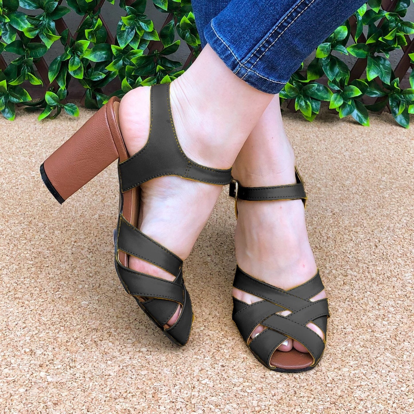 Sandalia De Tacon Color Cafe Negro / 35 Normal Zapatos Altos