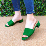 Sandalia Con Taconcito Cuadrado Hecha De Gamuza. Solo Meter Verde / 35 Normal Zapatos Medianos